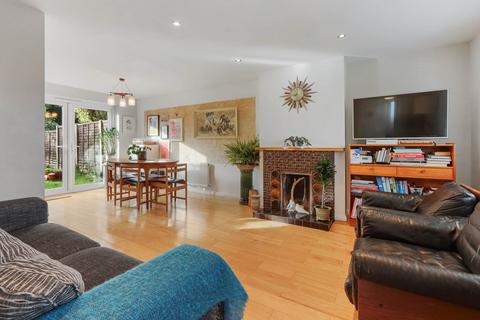 3 bedroom end of terrace house for sale, Beaconsfield Road, London