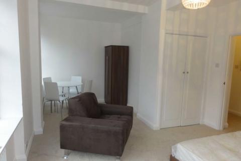 Studio to rent, Petty France, London SW1H