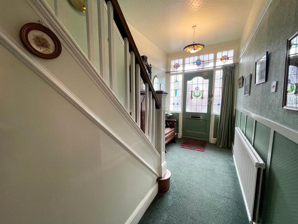 Hallway 2.jpg