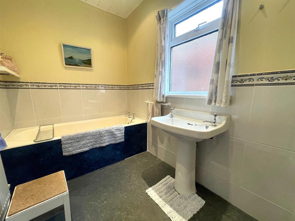 House Bathroom Alternate 2.jpg