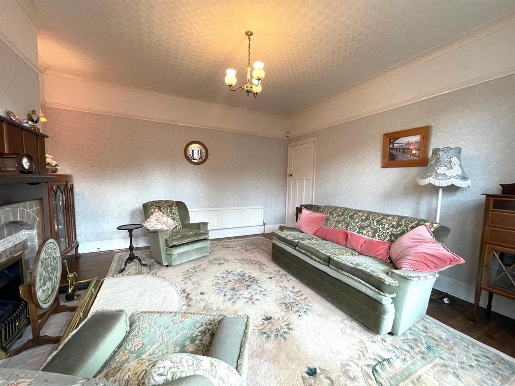 Lounge 3.jpg