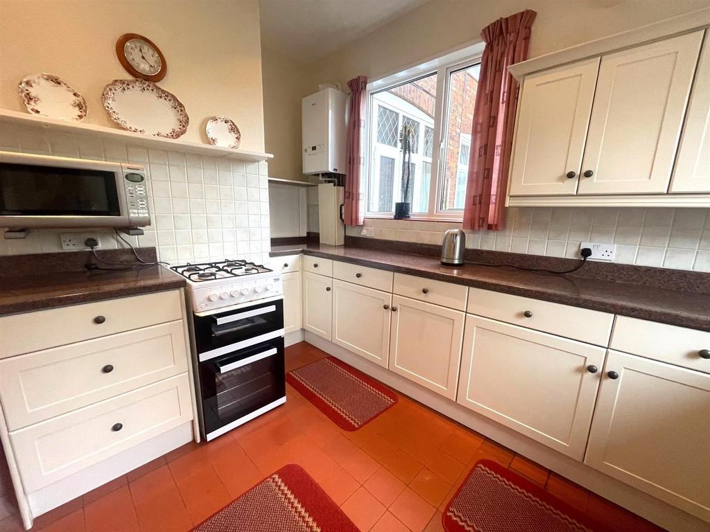Kitchen 2.jpg