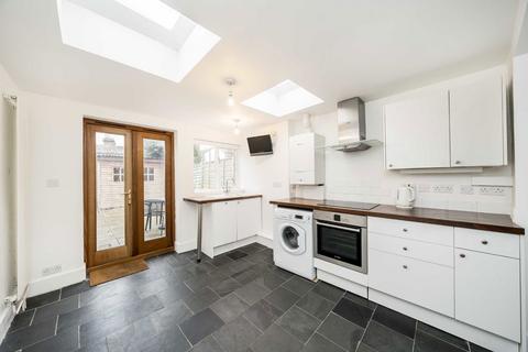 2 bedroom house to rent, Blackmores Grove, Teddington TW11