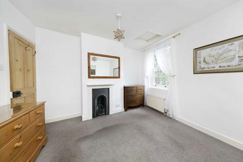 2 bedroom house to rent, Blackmores Grove, Teddington TW11