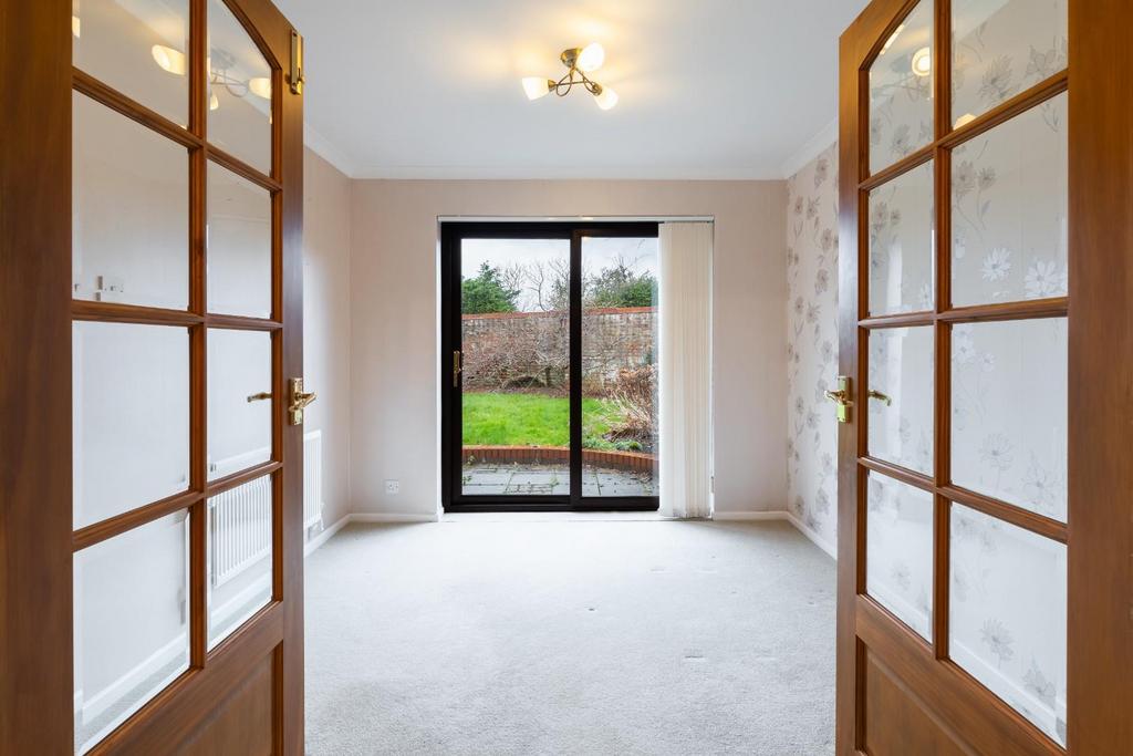 Dining room-1.jpg