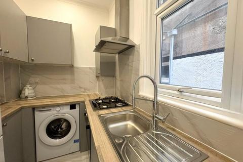 2 bedroom apartment to rent, Welldon Crescent, Harrow, HA1