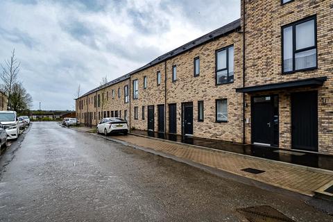 3 bedroom terraced house to rent, Bird Close, Birmingham B12