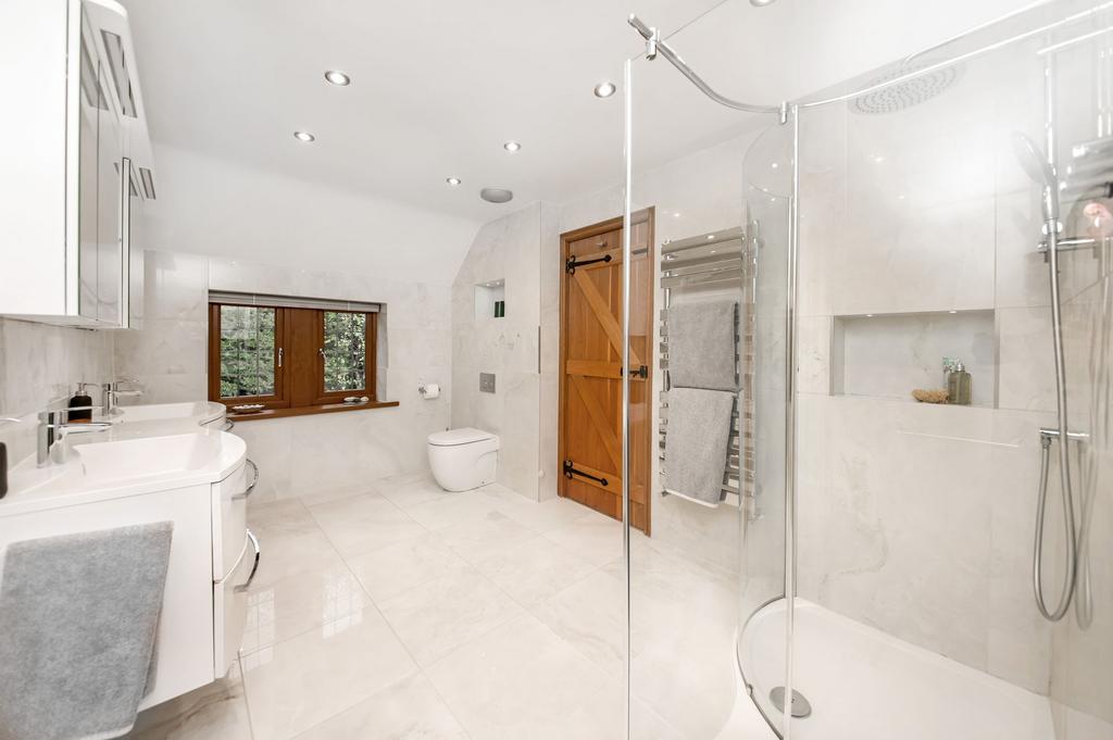 En suite to bedroom one