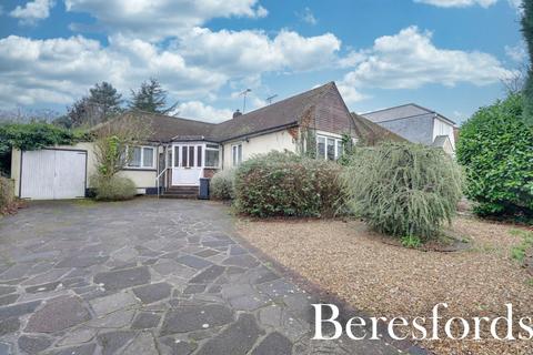 2 bedroom bungalow for sale, Holmwood Avenue, Shenfield, CM15