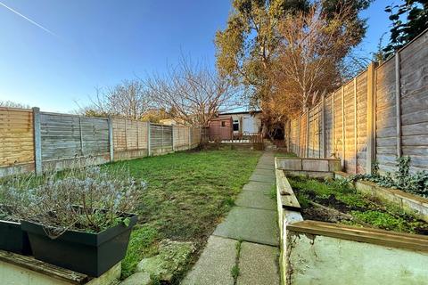 17 Bridge Road, Gillingham, ME7 1NP
