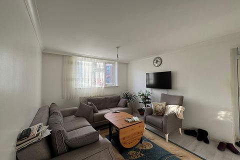 2 bedroom flat to rent, Essex Close, London