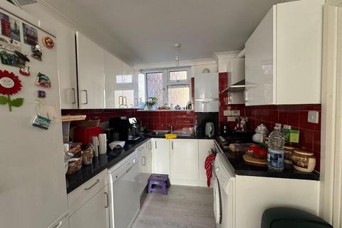 2 bedroom flat to rent, Essex Close, London