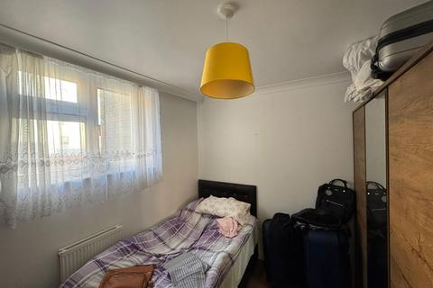 2 bedroom flat to rent, Essex Close, London