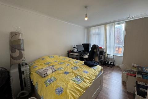 2 bedroom flat to rent, Essex Close, London