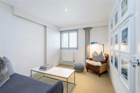 2 bedroom flat to rent, Wapping Wall, London E1W