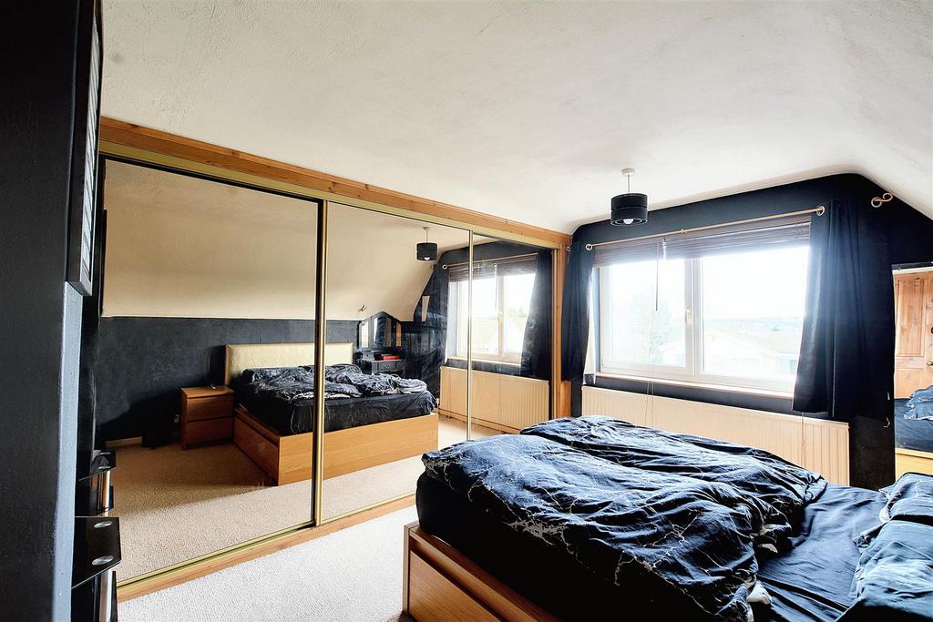 DSC 8901bed 1.jpg