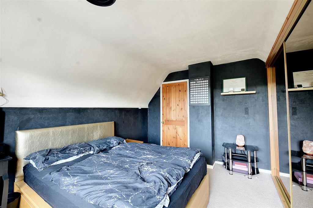 DSC 8904bed 1.jpg