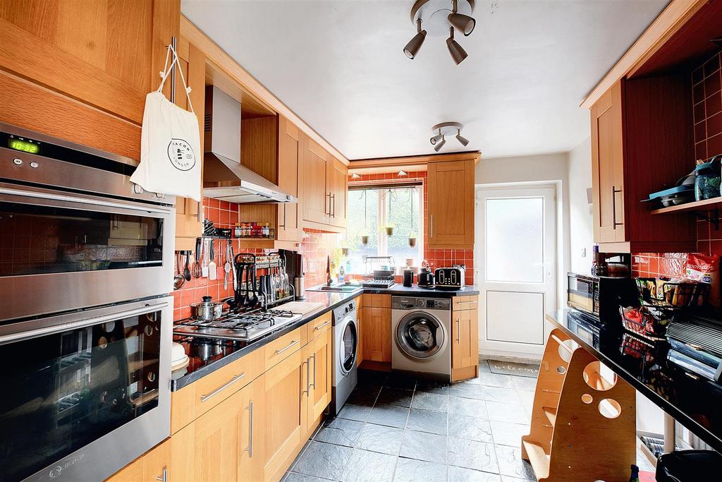 DSC 8871 Kitchen.jpg