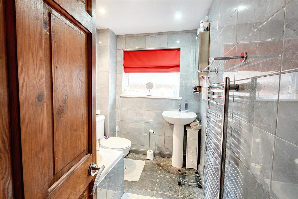 DSC 8880bathroom.jpg