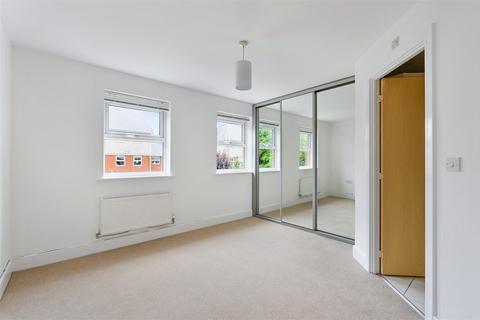 3 Barrow Gardens, Redhill, RH1 1TP