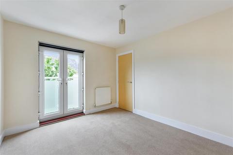 3 Barrow Gardens, Redhill, RH1 1TP