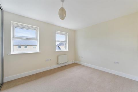 3 Barrow Gardens, Redhill, RH1 1TP