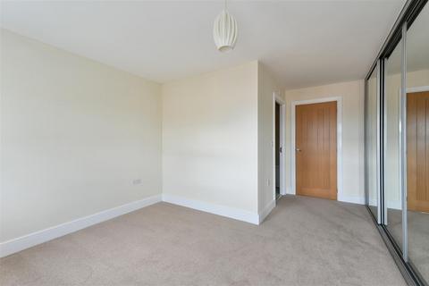 3 Barrow Gardens, Redhill, RH1 1TP