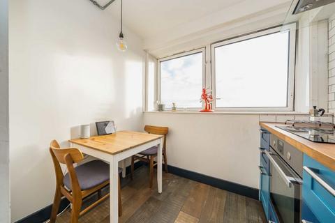 2 bedroom flat for sale, Hornsey Road, London N7