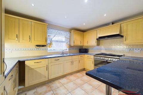 6 bedroom house to rent, Compton Avenue, Wembley