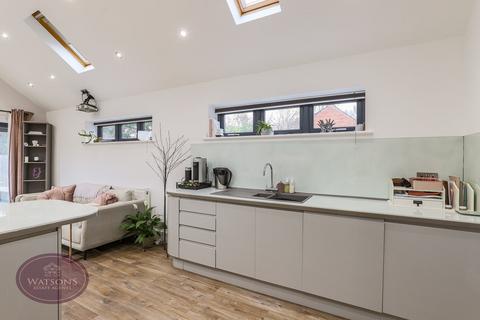 4 bedroom end of terrace house for sale, Watnall Road, Nuthall, Nottingham, NG16
