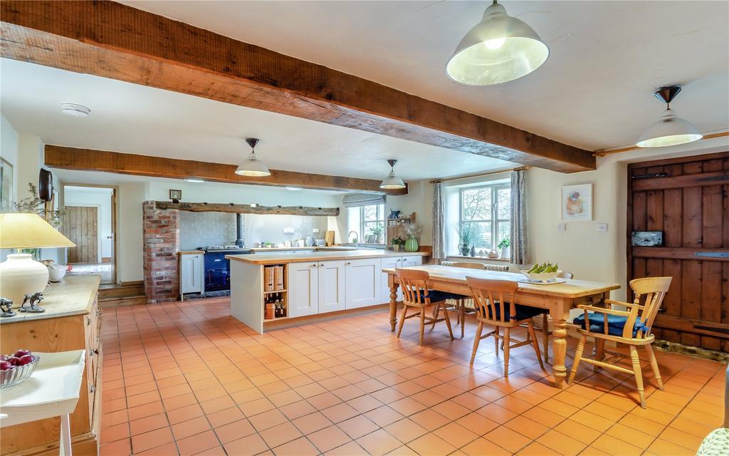 Kitchen/Dining Area