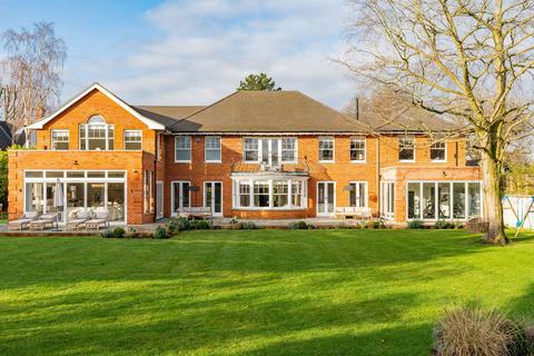 5 bedroom detached house for sale, Roundwood Avenue, Hutton Mount CM13