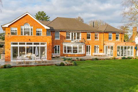 5 bedroom detached house for sale, Roundwood Avenue, Hutton Mount CM13
