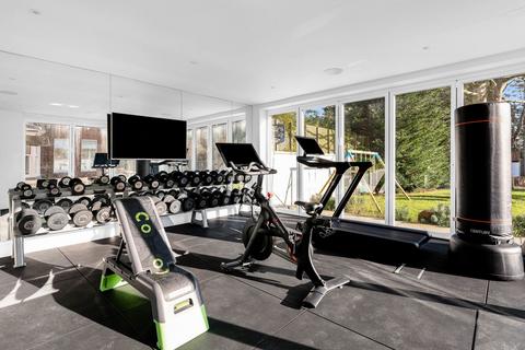 5 bedroom detached house for sale, Roundwood Avenue, Hutton Mount CM13