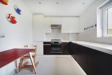 3 bedroom flat for sale, Highbury New Park, London