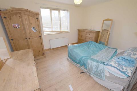 2 bedroom flat to rent, Mallow Mead, Mill Hill