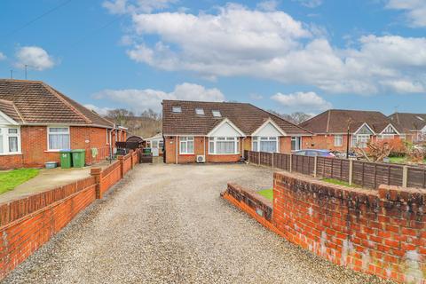 4 bedroom semi-detached bungalow for sale, SHOLING! OUTSTANDING KITCHEN SPACE! POPULAR LOCATION!