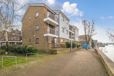 2 bedroom flat for sale, Ram Passage, Kingston Upon Thames, KT1