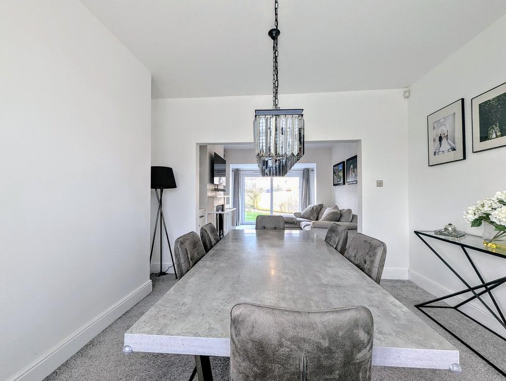 Lounge/Dining Room