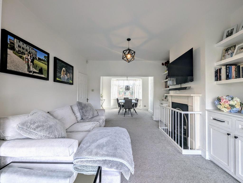 Lounge/Dining Room