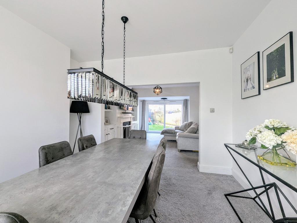 Lounge/Dining Room