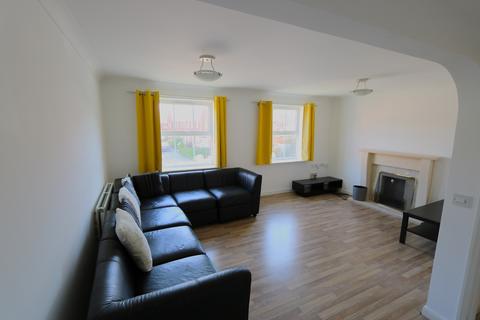 3 bedroom semi-detached house to rent, Banquo Approach, Heathcote, CV34