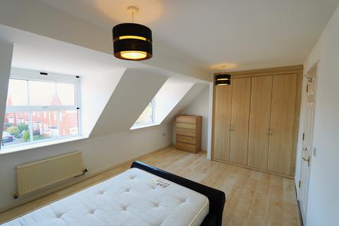 3 bedroom semi-detached house to rent, Banquo Approach, Heathcote, CV34