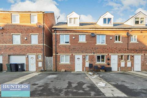 3 bedroom townhouse for sale, Springs Meadow, Bradford, BD8 0PR