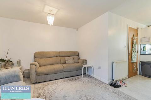 3 bedroom townhouse for sale, Springs Meadow, Bradford, BD8 0PR