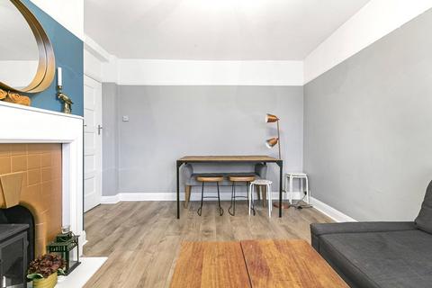 2 bedroom apartment to rent, Leigham Court Road, London, SW16