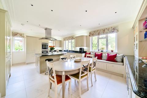 5 bedroom detached house for sale, Manor Walk, Weybridge, KT13