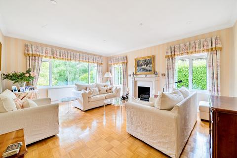 5 bedroom detached house for sale, Manor Walk, Weybridge, KT13