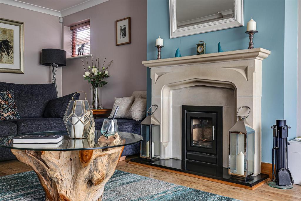 7 Fireplace.jpg