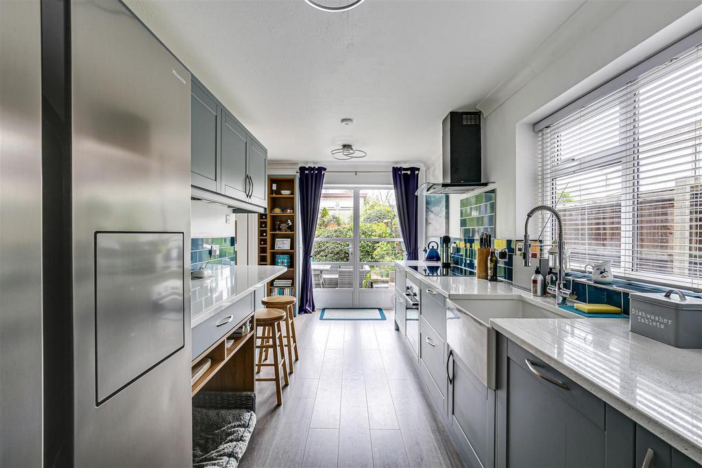 10 Kitchen.jpg